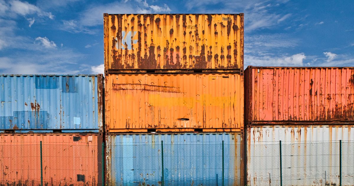 Ways To Prevent and Treat Rust on Container Structures